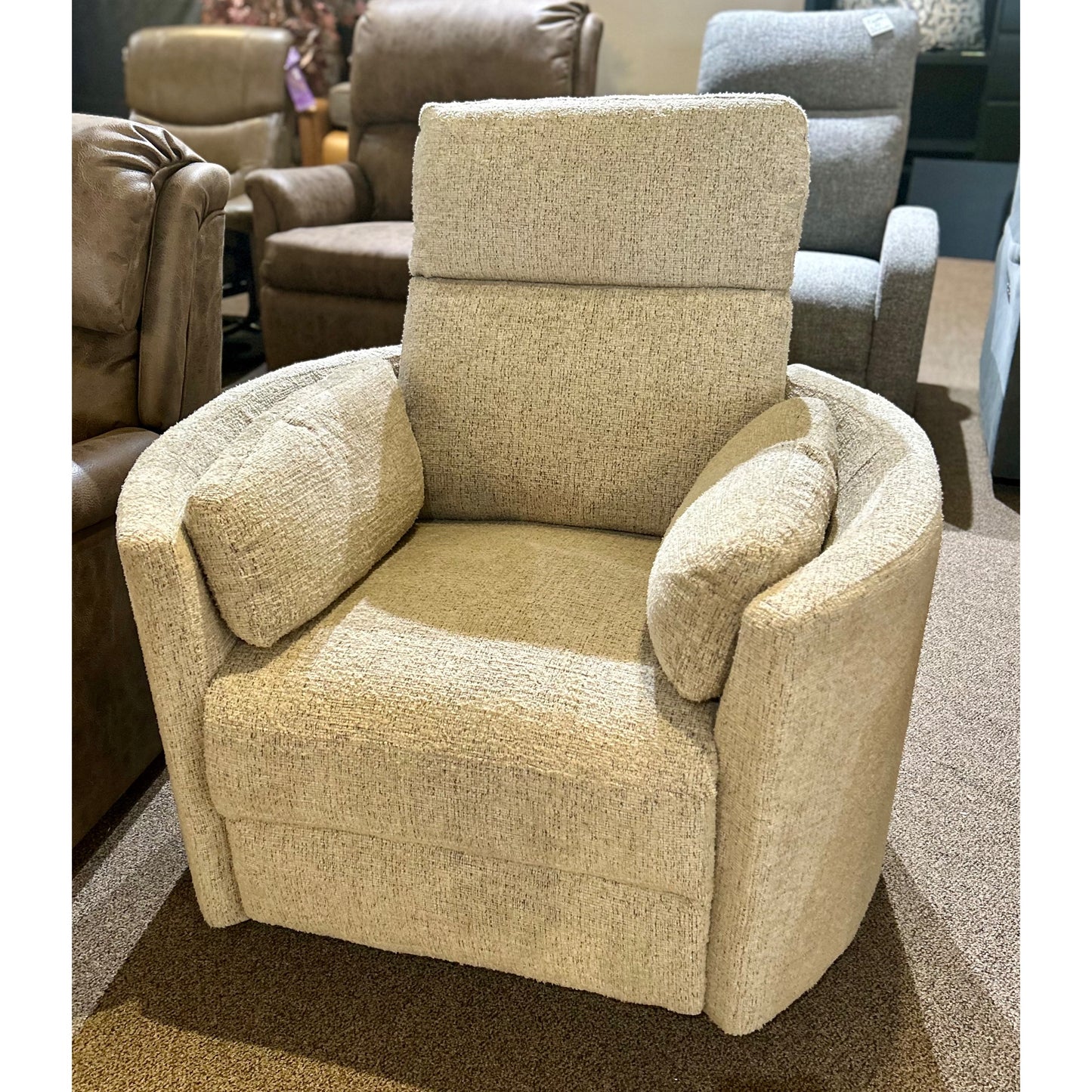 Radius Recliner