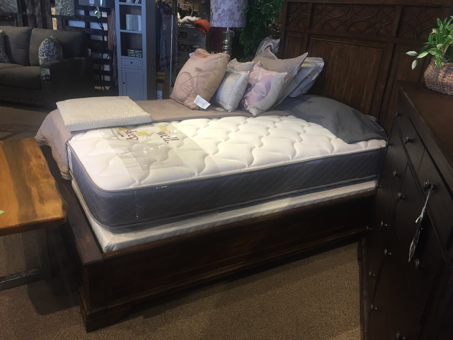 Trisha Yearwood Low Foot Board Queen Bed
