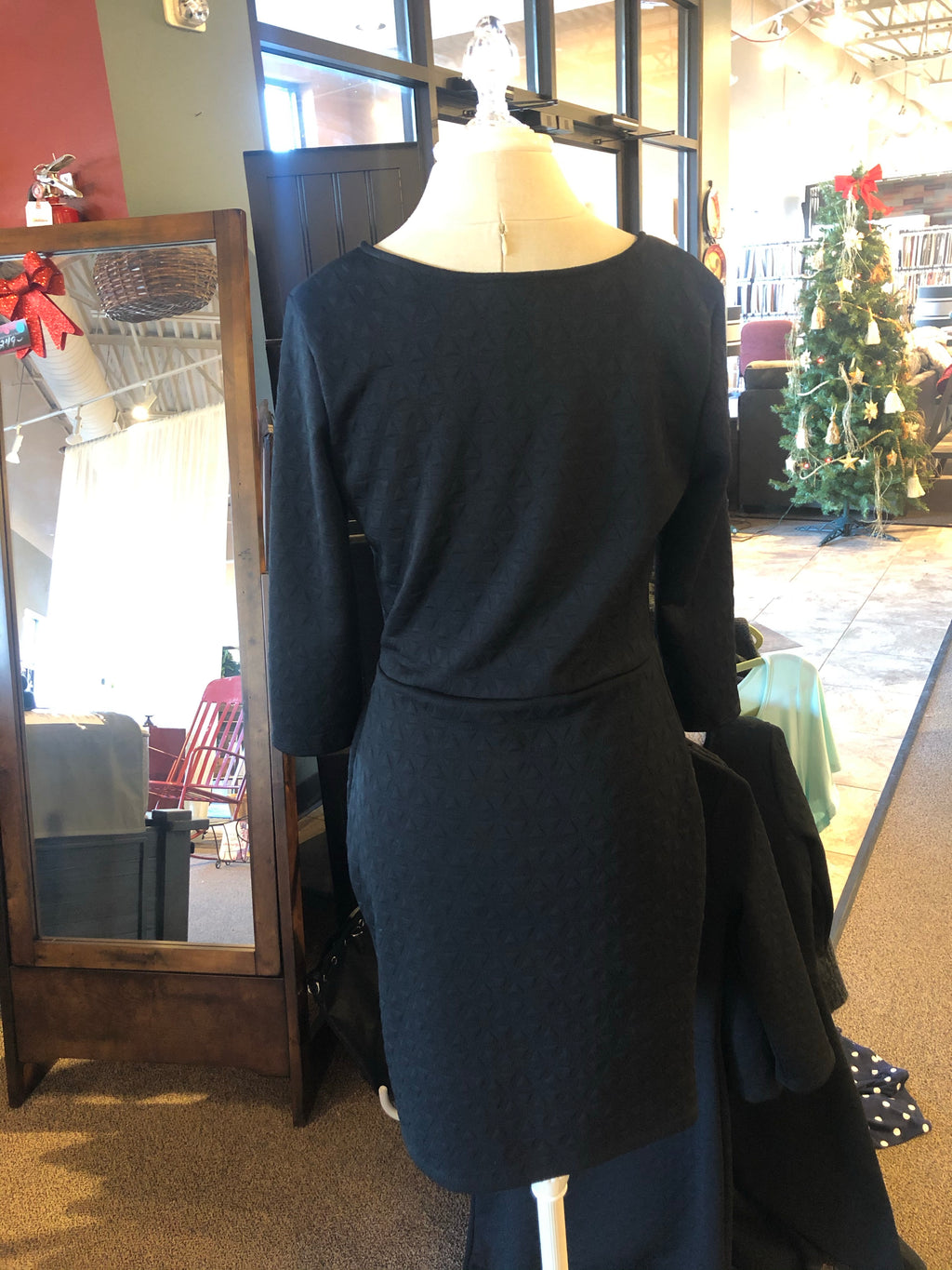 Black textured dress with knot