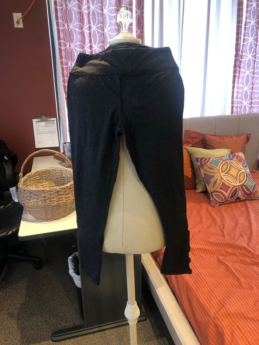 Gray knot Capri leggings