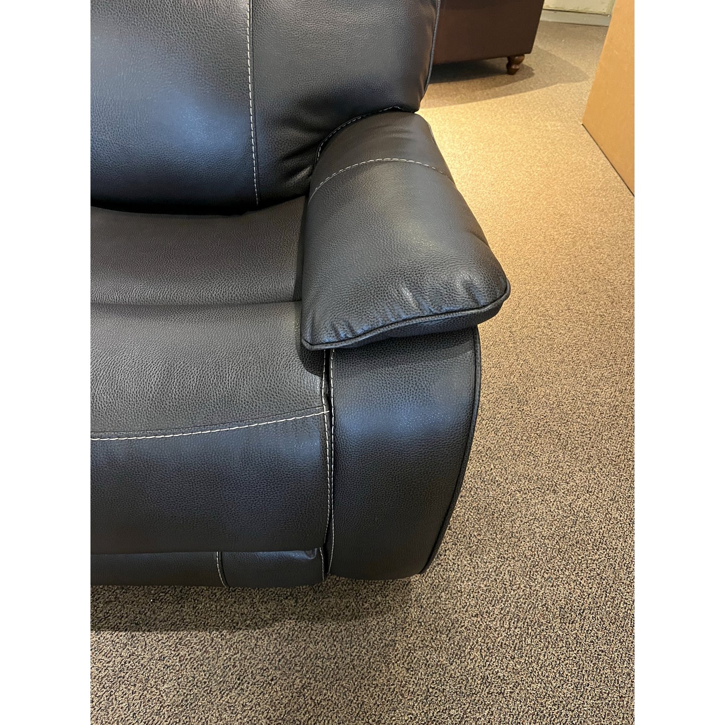 Power Recliner with adjustable headrest