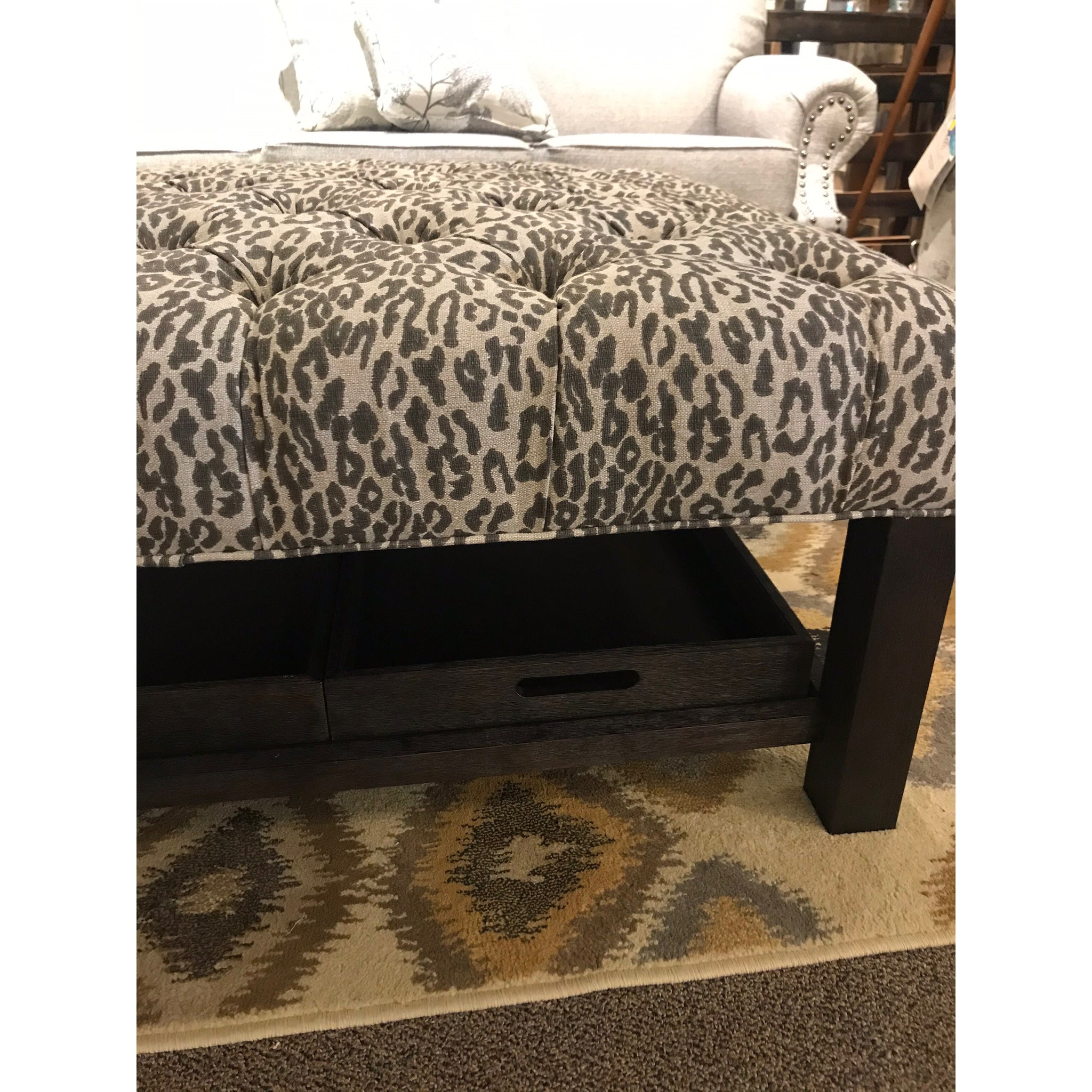 Tufted Ottoman with 2 Serving Trays