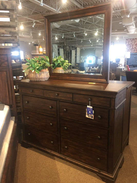 Trisha Yearwood Dresser & Mirror