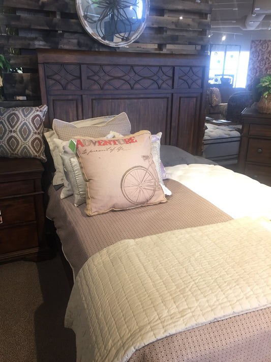 Trisha Yearwood Low Foot Board Queen Bed